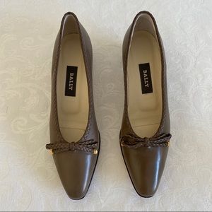 Bally light brown bow pumps